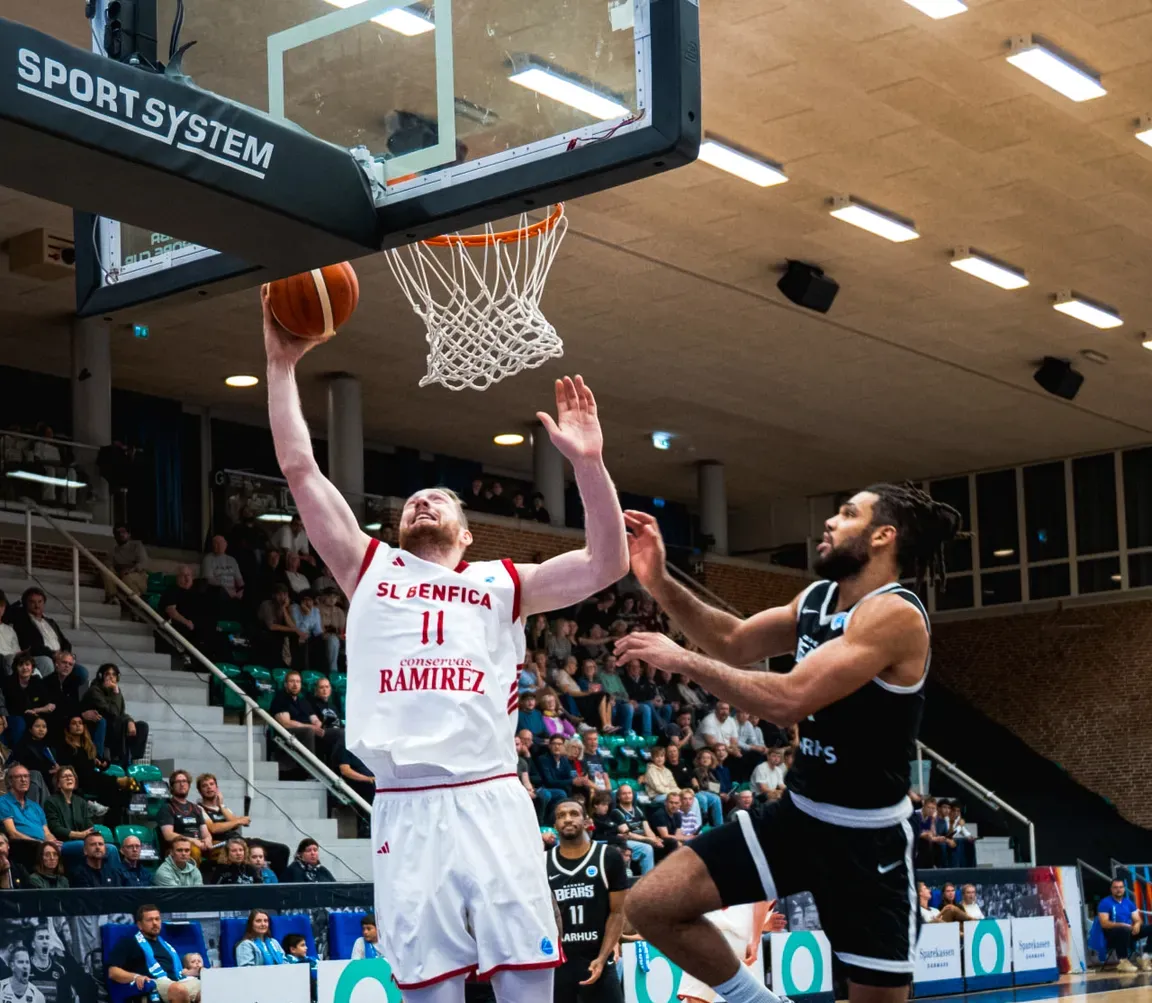 Benfica vence na estreia da Europe Cup